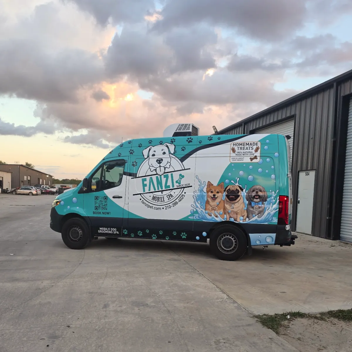 Fanzi mobile spa van